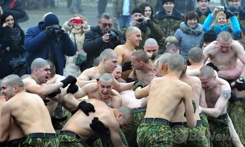 祖国防衛軍の日 祝い力比べ ベラルーシ特殊部隊 写真6枚 ファッション ニュースならmode Press Powered By Afpbb News