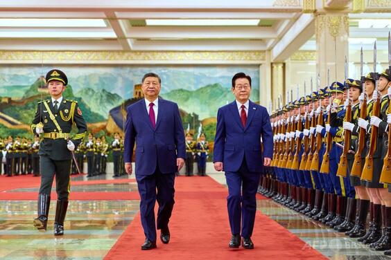 習氏、「正しい戦略的選択」を促す 中韓首脳会談で