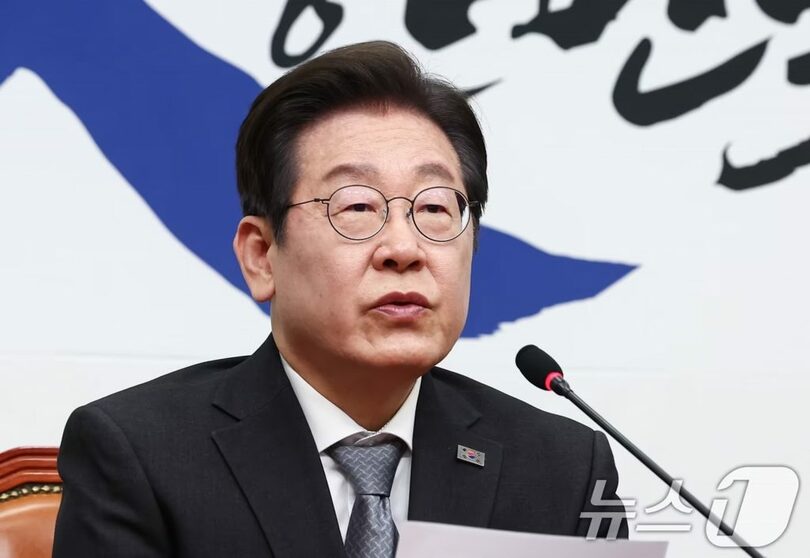 韓国のユン・ソンニョル（尹錫悦）氏罷免に対する立場を表明する「共に民主党」のイ・ジェミョン（李在明）代表(c)news1