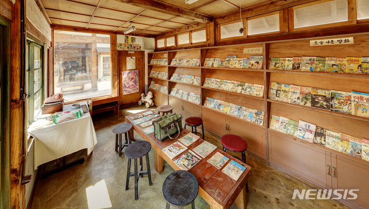 「コバウ漫画店」内部（写真=国立民俗博物館提供）(c)NEWSIS