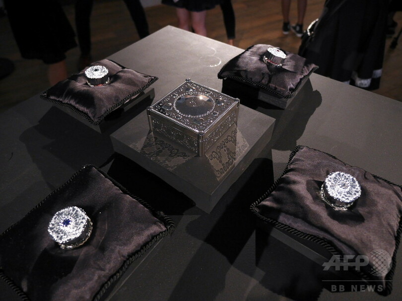 ジルスチュアート ビューティ、10周年記念パーティ開催