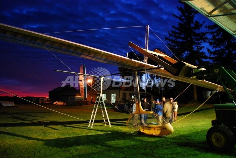 羽ばたき式人力飛行機、145メートルの飛行に成功 カナダ