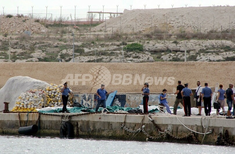 アフリカ難民船がイタリア沖で沈没、死者300人超える恐れ