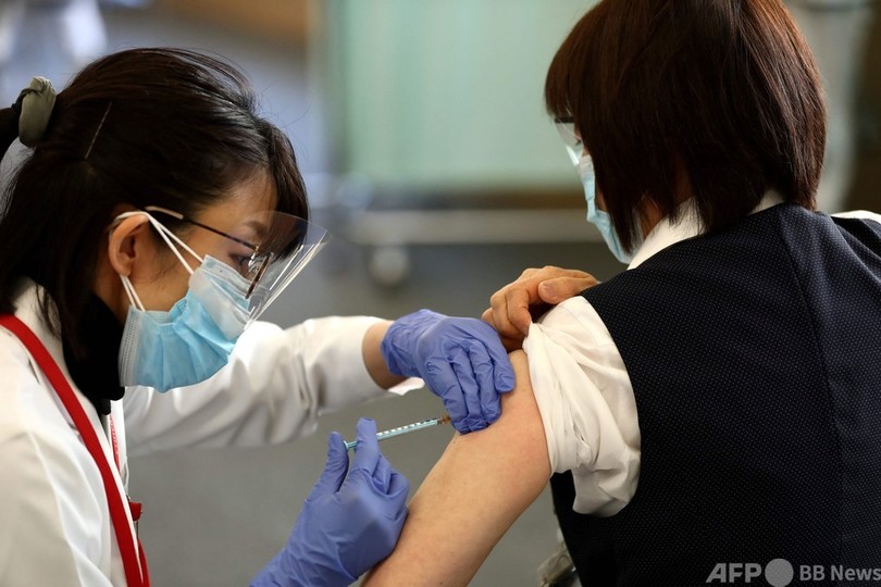 日本でコロナワクチンの先行接種 医療従事者4万人から 写真7枚 国際ニュース Afpbb News