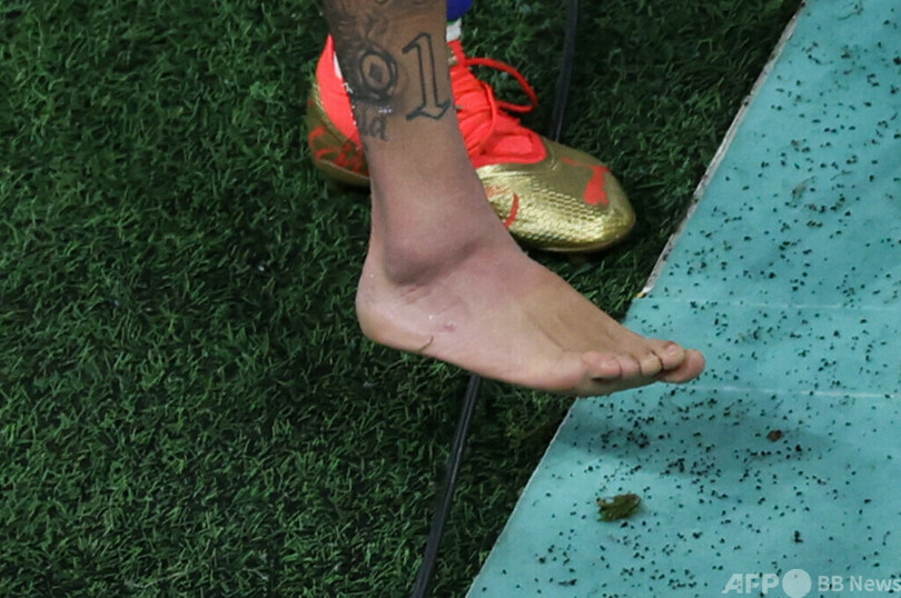 ネイマールが初戦で右足首負傷、診断は一両日中 カタールW杯