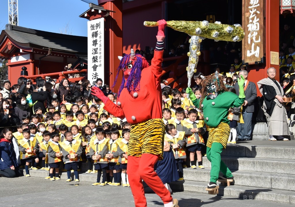 東京・浅草寺の節分会、幼稚園児たちが元気に豆まき 写真8枚 国際ニュース：AFPBB News