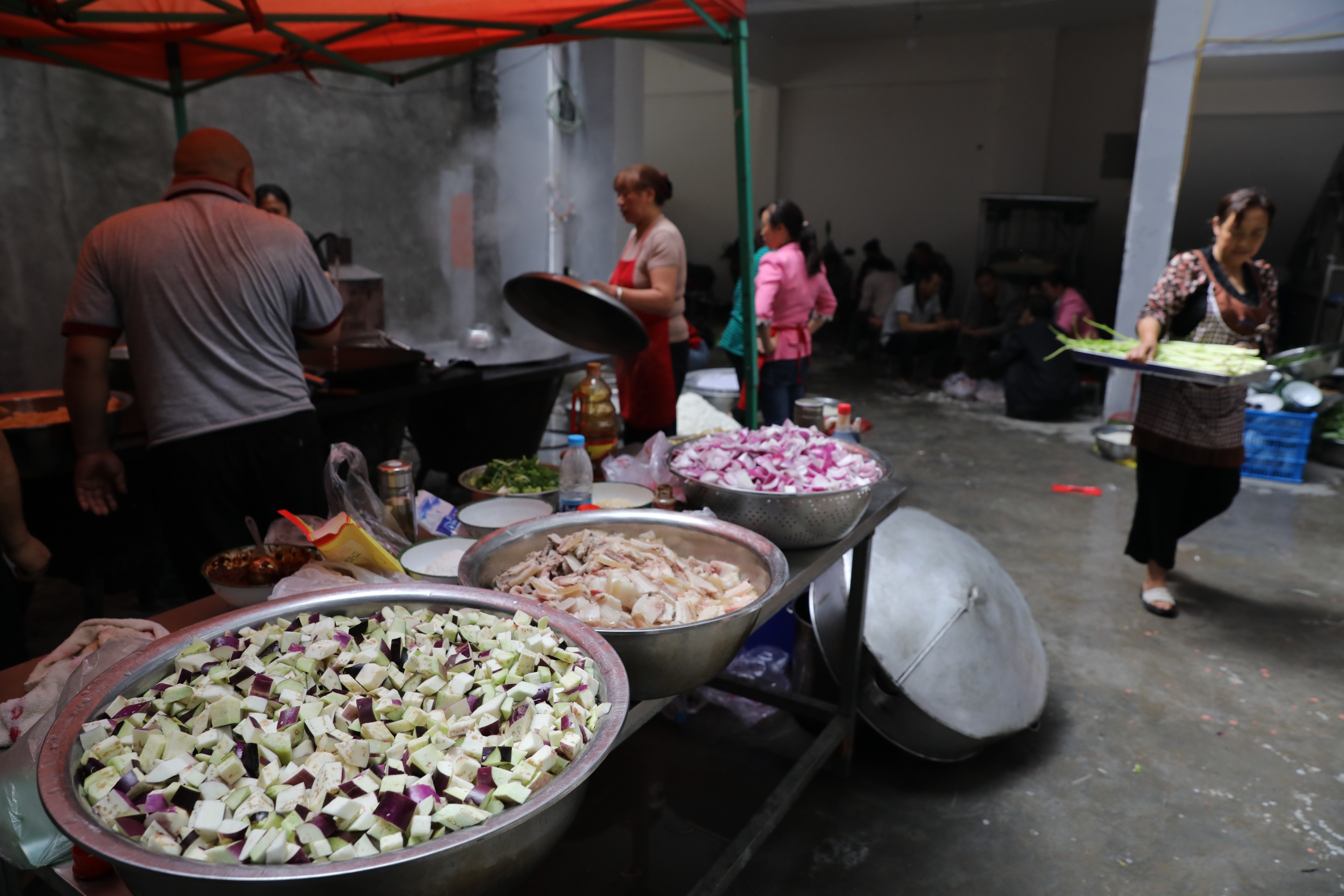 水害被災地で住民らが炊き出し 甘粛省文県 写真6枚 国際ニュース：AFPBB News