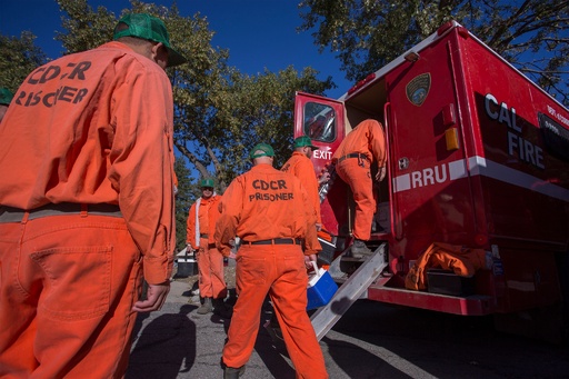 山火事と闘う受刑者たち 時給1ドルの消火プログラム 米加州 写真23枚 国際ニュース Afpbb News