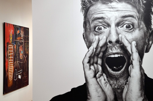 ボウイさんの所蔵作品400点が一堂に NY、競売前にお披露目 写真12枚