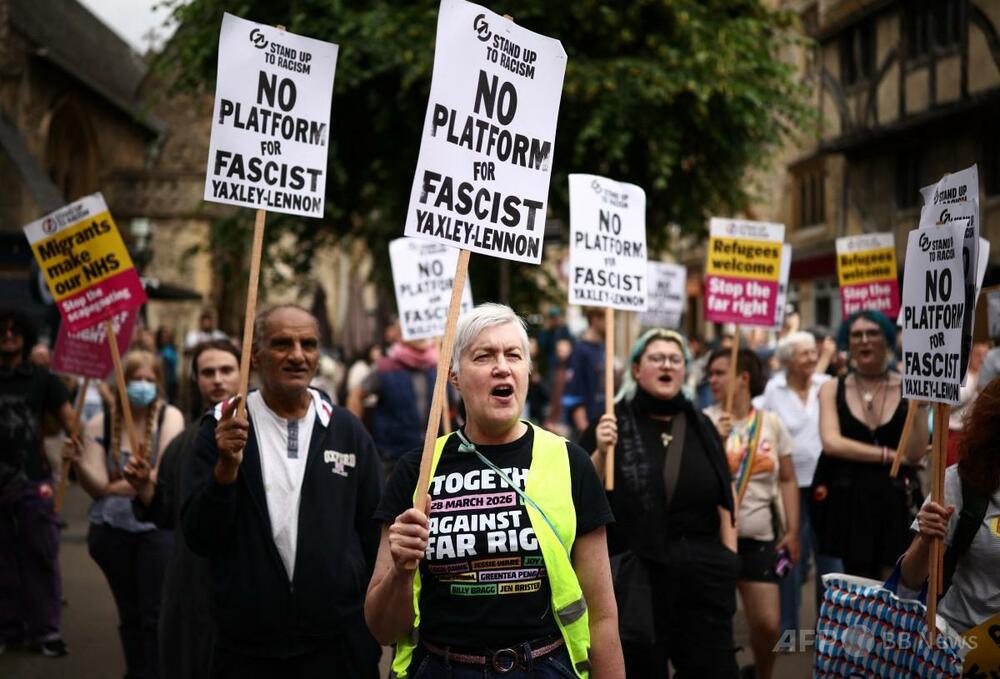 英オックスフォード大ディベート団体、極右活動家招待に数百人抗議