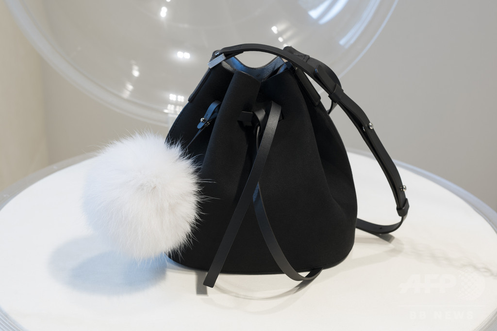 イタリアの高級素材「アルカンターラR」　イマジネーションを刺激するコンセプトストア