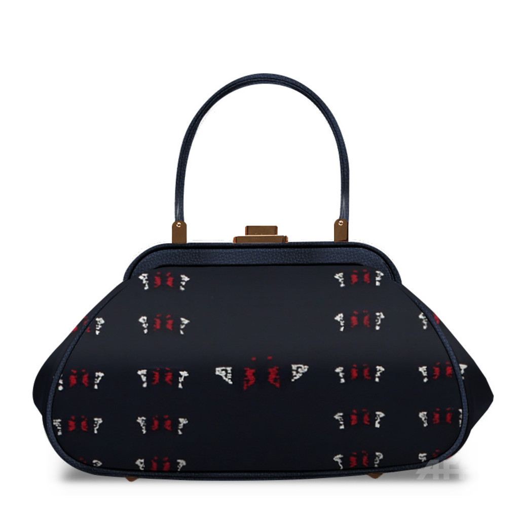 「ロベルタ ディ カメリーノ」カスタムバッグ、SNSでシェアも