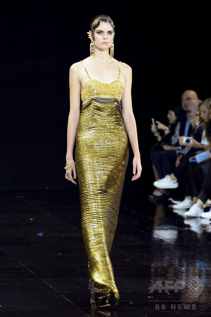 「グオ・ペイ」16/17年秋冬パリ・オートクチュール