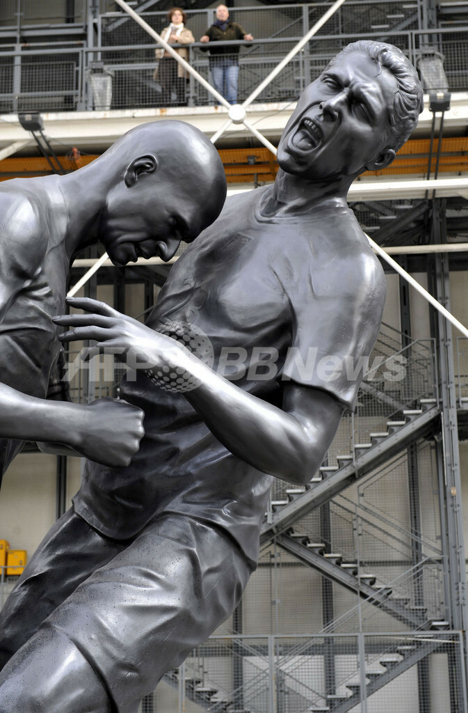 ジダンの 頭突き が巨大銅像に パリのポンピドー センター 国際ニュース Afpbb News