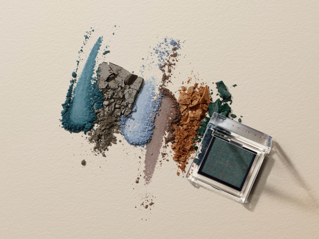 「アディクション」北欧のヘイジーな秋コレクション