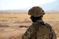 シリアの首都ダマスカスから西に約30キロ離れた軍事基地で、シリア軍の訓練をするロシア軍兵士（2019年9月24日撮影）。(c)Maxime POPOV / AFP