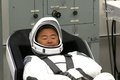 「クルードラゴン」2号機に搭乗する星出彰彦さん。米フロリダ州のケネディ宇宙センターで。NASA TVの動画より（2021年4月23日撮影）。(c)AFP PHOTO / NASA / AUBREY GEMIGNANI