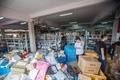 受託所でも荷物が山積み（2018年11月14日撮影）。(c)CNS/陳冠言