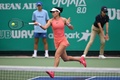 女子テニス、韓国オープン、シングルス準々決勝。リターンを打つエマ・ラドゥカヌ（2024年9月21日撮影）。(c)Jung Yeon-je / AFP