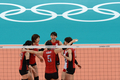 ロンドン五輪は28日、アールズコートEarls Court）でバレーボール女子予選グループAの試合が行われ、日本は3-0（25-15、25-14、25-7）でアルジェリアに勝利した。

チームの得点に歓喜する日本の選手（2012年7月28日撮影）。(c)AFP/KIRILL KUDRYAVTSEV