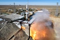 カザフスタンのバイコヌール宇宙基地から国際宇宙ステーション（ISS）へ向けて打ち上げられたロシアの宇宙船「ソユーズ」（2018年10月11日撮影）。(c)AFP