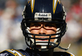 写真は、試合開始直前にウォームアップを行うチャージャーズのQBフィリップ・リバース（%%Philip Rivers%%）。(c)AFP/Getty Images Stephen Dunn