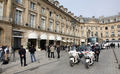 ダイアナ元英皇太子妃（Princess Diana）とドディ・アルファイド（Dodi Al Fayed）氏が事故死したパリ（Paris）の現場検証で、リッツ（Ritz）ホテルを訪れた英陪審団（2007年10月8日撮影）。(c)AFP/THOMAS COEX