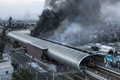 チリの首都サンティアゴで、抗議活動で放火された鉄道駅（2019年10月19日公開）。(c)Javier TORRES / AFP