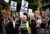 英名門オックスフォード大のディベート団体、極右活動家トミー・ロビンソン氏をイスラム教めぐる討論会に招待 数百人が抗議