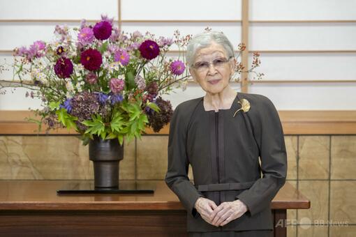 上皇后美智子さま、91歳に 昨年の骨折回復 写真2枚 国際ニュース