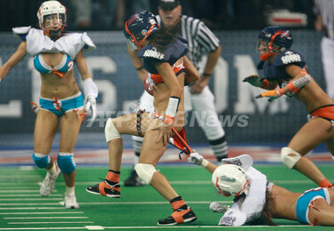 下着姿の「ランジェリーフットボールリーグ」、米国で開幕 写真18枚