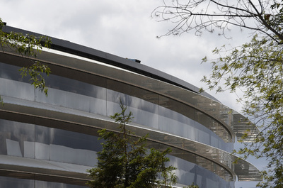 アップル、4月から宇宙船型新社屋へ ジョブズ氏冠した施設も