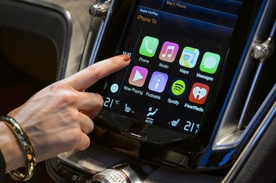 運転中のハンズフリー機器使用、Siriが最も危険 米研究