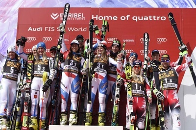 スイスが団体戦で優勝、アルペンスキーW杯