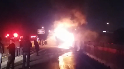 韓国の高速でバス炎上、中国旅行帰りの退職者ら10人死亡 7人負傷