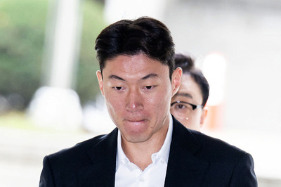 性行為を違法に撮影、サッカー元韓国代表黄義助に懲役4年求刑 