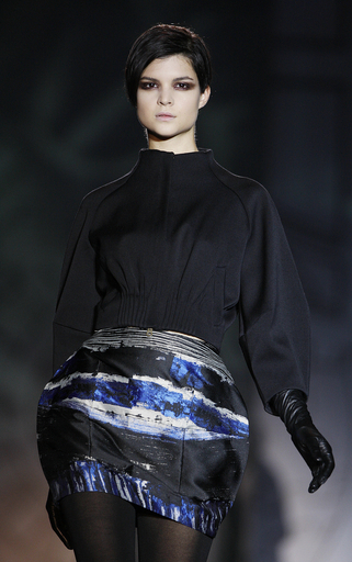 ＜08/09年秋冬パサレラ・シベレス＞カルメン・マルチ、新作を発表