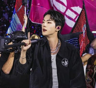 BTSジン、米スタンフォード公演写真を公開