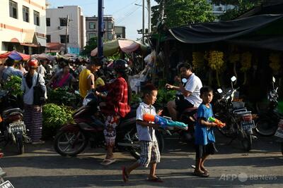 ミャンマーで正月祭り、地震被害で自粛ムード