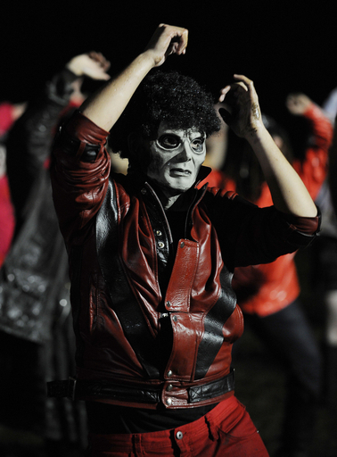 世界同時｢スリラー｣ダンスでマイケル追悼、カナダからアルゼンチンまで