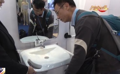 高齢者向け浴室用品が海外からのバイヤーに人気 中国広州交易会