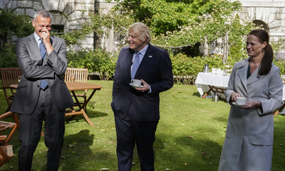 コロナから英首相の命救った看護師、抗議の辞職