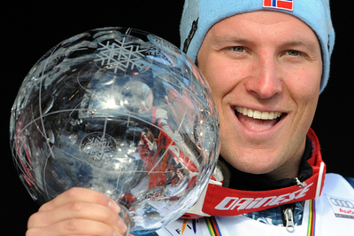 スビンダルが2度目の総合優勝、回転の種目別優勝はグランジェ