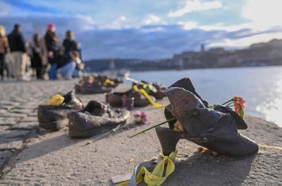 【今日の1枚】ホロコーストの犠牲者に思いを寄せて ハンガリー
