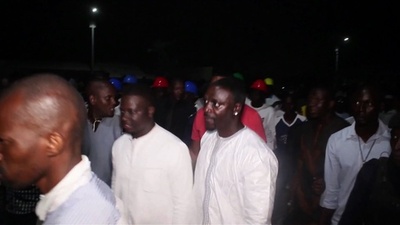 米ラッパーのエイコンさん、アフリカに太陽光発電を届ける活動