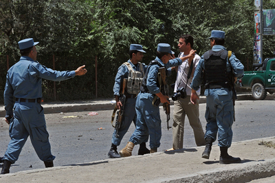 復興支援の国際会議控えたカブールで自爆攻撃、3人死亡