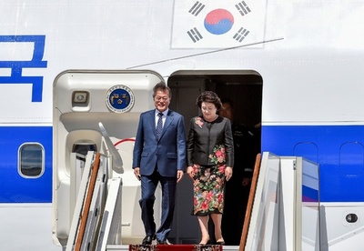 韓国の文大統領がロシアに到着、プーチン氏と会談へ W杯観戦も