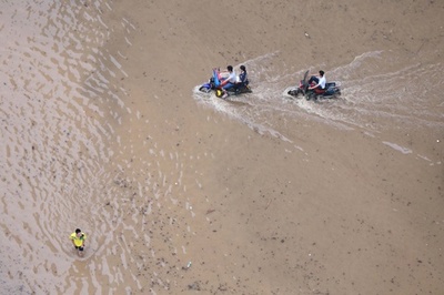 中国の暴風雨で26人死亡、10人不明