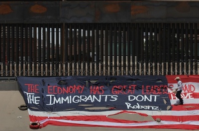 米メキシコ合意の不法移民対策、人身売買業者に恩恵か