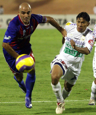 ＜サッカー 07リベルタドーレス杯南米選手権＞UAMvsレアル・ポトシは引き分けに終わる - ベネズエラ